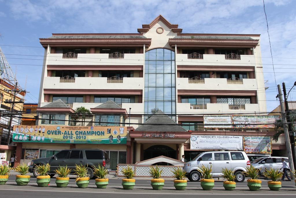 La Fiesta Hotel Iloilo City Buitenkant foto