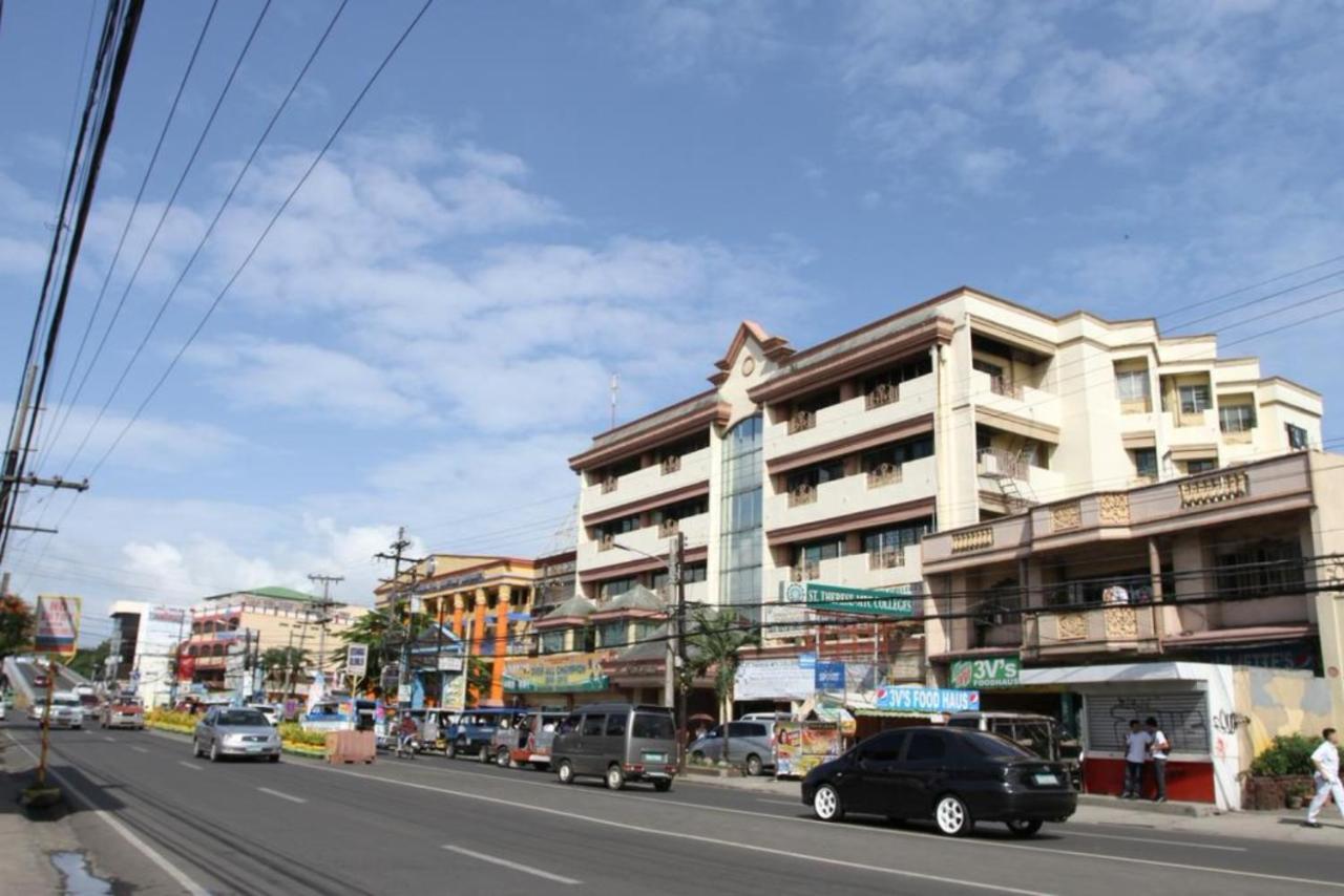 La Fiesta Hotel Iloilo City Buitenkant foto