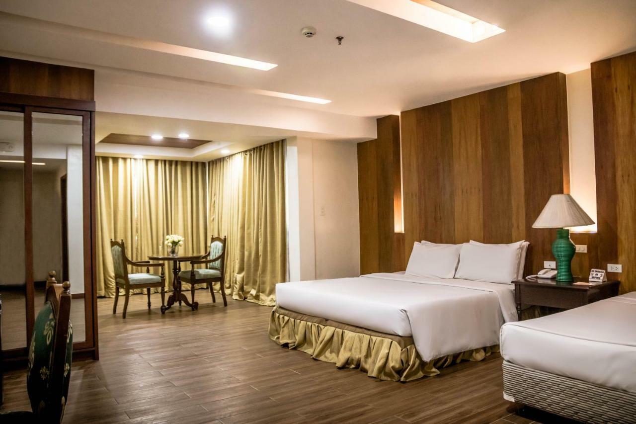 La Fiesta Hotel Iloilo City Buitenkant foto