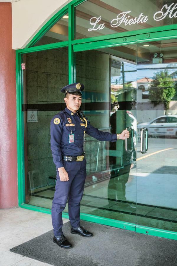 La Fiesta Hotel Iloilo City Buitenkant foto