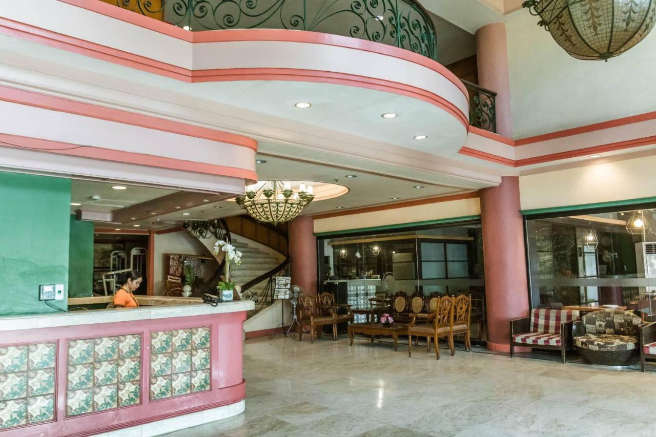 La Fiesta Hotel Iloilo City Buitenkant foto
